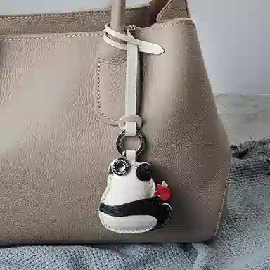 后鸟 大熊猫可爱花花 手工小羊皮真皮 挂件 男女同款情侣款 黑白红色绿色