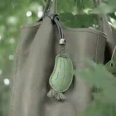 后鸟 【小丝瓜，火气退退退】趣味原创小清新可爱真皮手工皮质包包挂饰吊饰小众个性优雅高级感轻奢 头层羊皮牛皮 挂件 男女同款情侣款