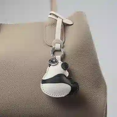 后鸟 可爱大熊猫萌趣 钥匙扣包包吊饰汽车饰品 羊皮 挂件 男女同款情侣款 白色黑色