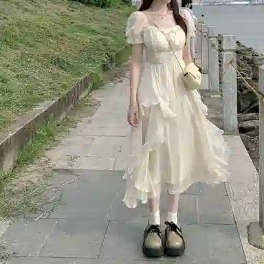桴生 泡泡袖法式方领温柔短袖连衣裙 女款