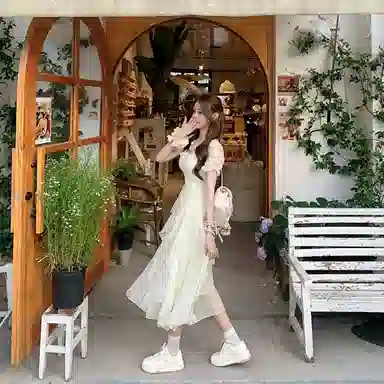 桴生 泡泡袖法式方领温柔短袖连衣裙 女款