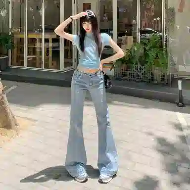 拾籍 合身适中低腰喇叭牛仔裤 女款