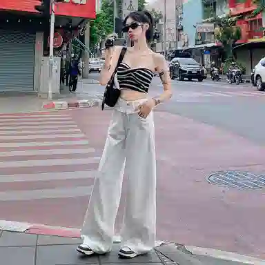 拾籍 纯色高腰宽松舒适牛仔裤 女款