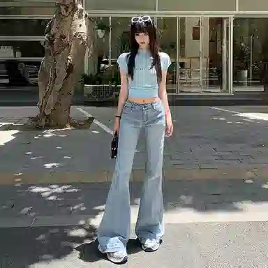 拾籍 合身适中低腰喇叭牛仔裤 女款