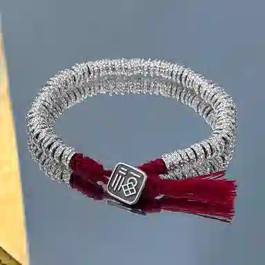925