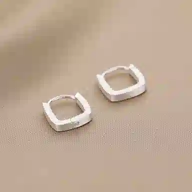 990
