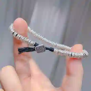 925