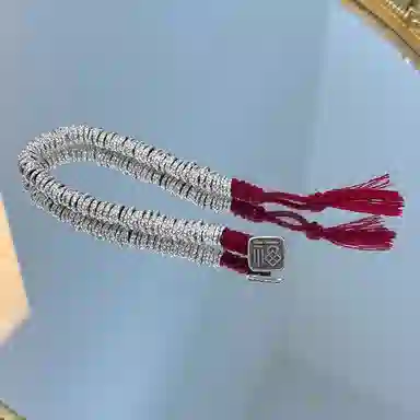 925
