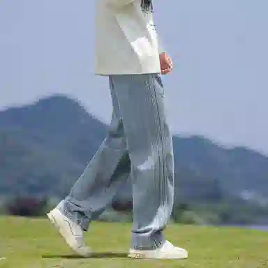 Fakeyoung LOGO