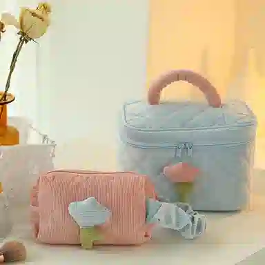 悦语实用少女心包 便携收纳防尘 化妆包奶油灯芯绒可爱化妆包高级感可爱洗漱包便携大容量化妆品收纳包