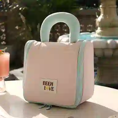 悦语美妆包 便携收纳防尘 高颜值化妆包大容量手提化妆品包旅行棉花糖色洗漱包