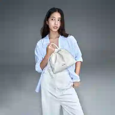 西木汀 高级感小众设计轻便百搭 牛皮 单肩斜挎手提包 女款 奶白色/深邃黑