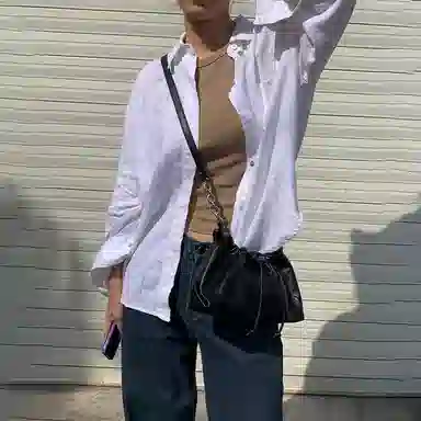 西木汀 云缦 小众品牌设计褶皱云朵包高级感小巧腋下包通勤百搭 牛皮 斜挎包 小号 女款 深邃黑/开心果白