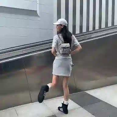 西木汀 眷念 小众设计高级感学院风百搭休闲通勤 牛皮 双肩包 大号 女款 深邃黑/古银色