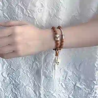 925