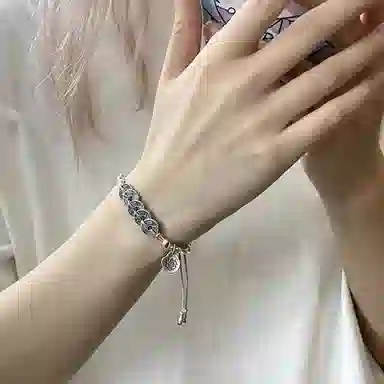 925