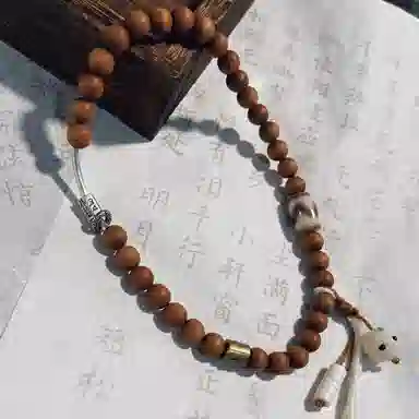 925