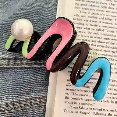 如花梦 撞色波浪珍珠大号抓夹夏日鲨鱼夹 亚克力 发夹 女款