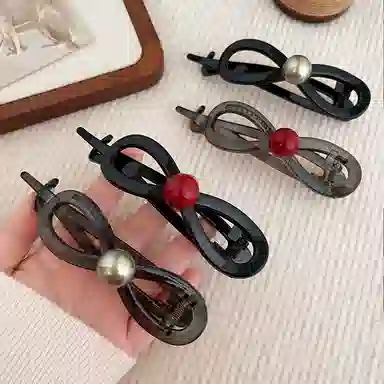 如花梦 蝴蝶结气质珍珠一字抓夹 高级感扭扭 后脑勺鲨鱼夹子 亚克力 发夹 女款