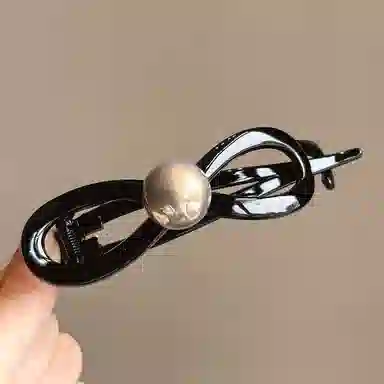 如花梦 蝴蝶结气质珍珠一字抓夹 高级感扭扭 后脑勺鲨鱼夹子 亚克力 发夹 女款