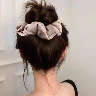 如花梦 芭蕾风褶皱缎面大肠发圈 高级感纯色真丝枕头布艺发饰 日常百搭丸子头扎发头绳 女款