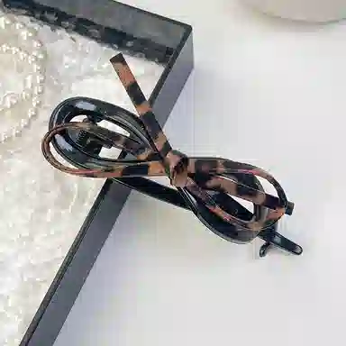 如花梦 气质皮质蝴蝶结扭扭夹高级感一字夹时尚甜酷发饰豹纹蝴蝶结 亚克力 发夹 女款