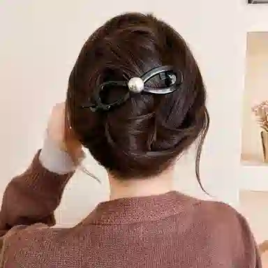 如花梦 蝴蝶结气质珍珠一字抓夹 高级感扭扭 后脑勺鲨鱼夹子 亚克力 发夹 女款