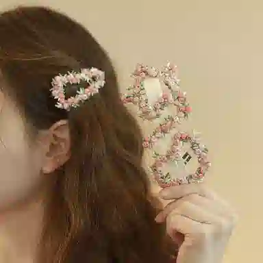 如花梦 粉色爱心花朵高级感后脑勺盘发鲨鱼 亚克力 发夹 女款