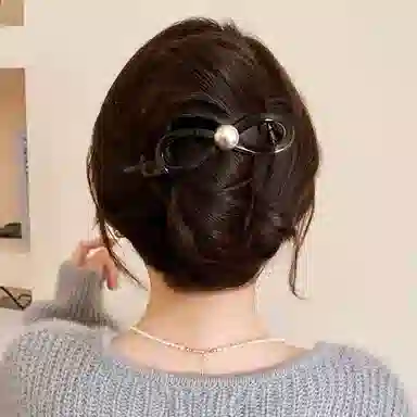 如花梦 蝴蝶结气质珍珠一字抓夹 高级感扭扭 后脑勺鲨鱼夹子 亚克力 发夹 女款