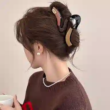 如花梦 撞色波浪珍珠大号抓夹夏日鲨鱼夹 亚克力 发夹 女款