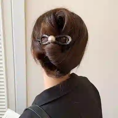 如花梦 蝴蝶结气质珍珠一字抓夹 高级感扭扭 后脑勺鲨鱼夹子 亚克力 发夹 女款