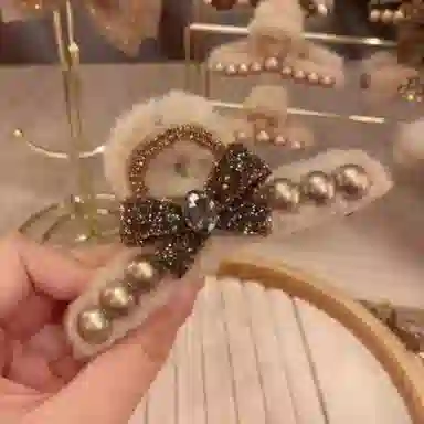 如花梦 韩版 秋冬鲨鱼夹后脑勺发勺发量多盘 可爱毛绒抓夹 亚克力 发夹 女款