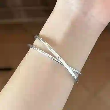 银彦 【幸运四叶草】经典双环精致小众轻奢高级感素圈 时尚简约大气冷淡风 设计日常百搭通勤森系小清新 恋爱告白 铜 手镯 女款