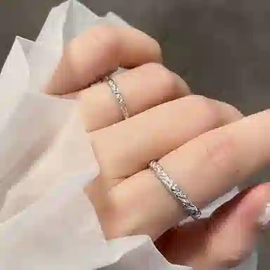 【S999纯银糖果恋爱】 银彦 甜蜜糖果纸对戒 褶皱肌理小众素圈轻奢不规则高级感开口可调节 学生表白女神礼盒 足银 戒指 男女同款情侣款