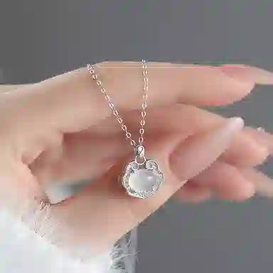 【S999纯银】 银彦 如意平安锁 冰透温润白月光 新中式国风温柔优雅气质清冷感 璀璨复古招财纳福本命年 恋爱告白仪式感 玉髓 项链 女款
