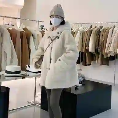 桴生 慵懒风连帽羊羔毛外套女冬季中长款小个子牛角扣宽松皮毛一体大衣皮草 女款