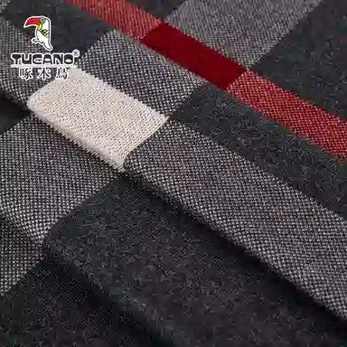 啄木鸟 秋冬新款羊毛节日保暖羊毛几何 气质绒线围巾 男女同款情侣款