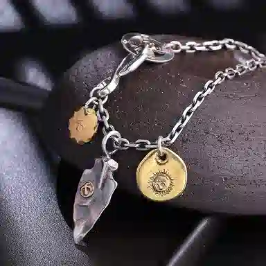 925