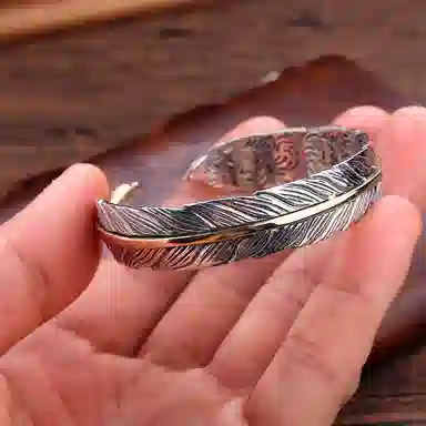 925