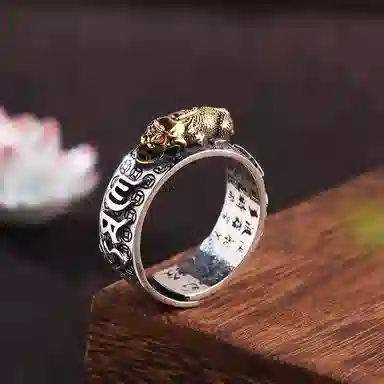 925