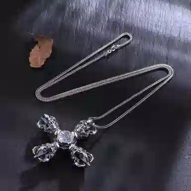 925
