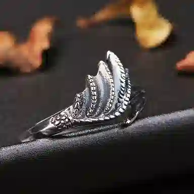 925
