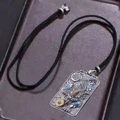 925