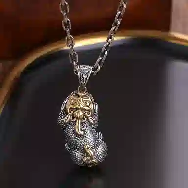 925