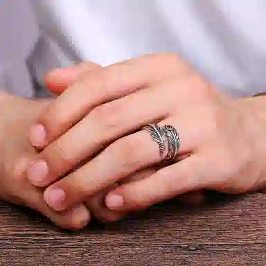 925