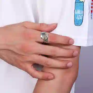 925