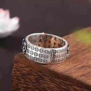 925