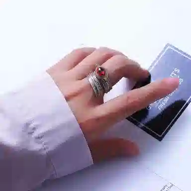 925