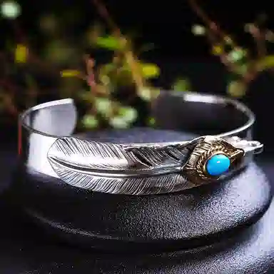 925