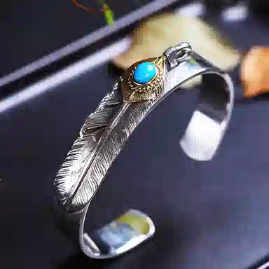925